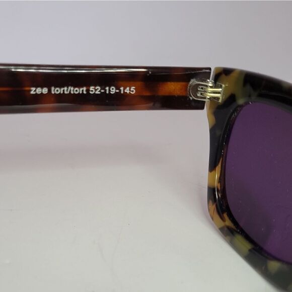 Eyemusement Women\'s Tortoise Zee Sunglasses main image 5